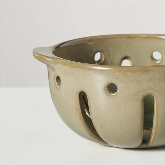 Hearth & Hand Magnolia Berry Bowl w/Carrying Handle Green & 15oz Berry B… - Picture 5 of 6